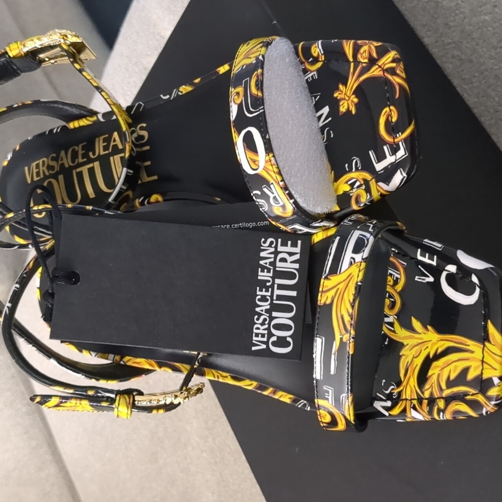 Versace - Picture 3 of 12
